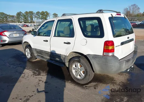 2005 Ford Escape Xls z USA, uszkodzony, nr VIN 1FMYU02Z45KD13174